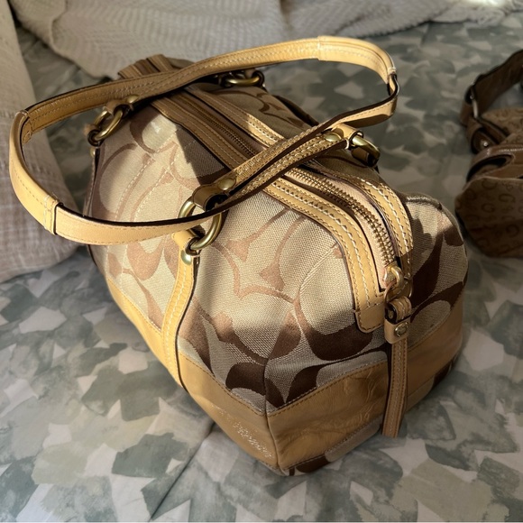 ⭐️Y2K Coach tan Signature Print Jacquard Satchel hand/Shoulder Bag⭐️ - Picture 2 of 5